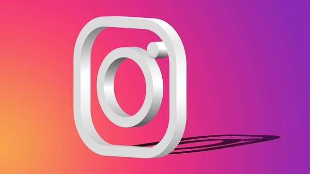 illustration-3268055_640 | Path Social White illustration of the Instagram logo on a colorful background with a shadow of the logo behind.